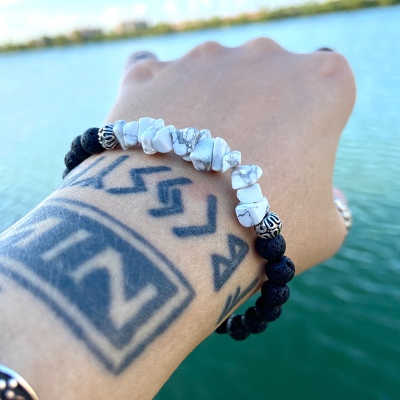 π΄ Genuine howlite & lava rock bead bracelet - Picture 8 of 12